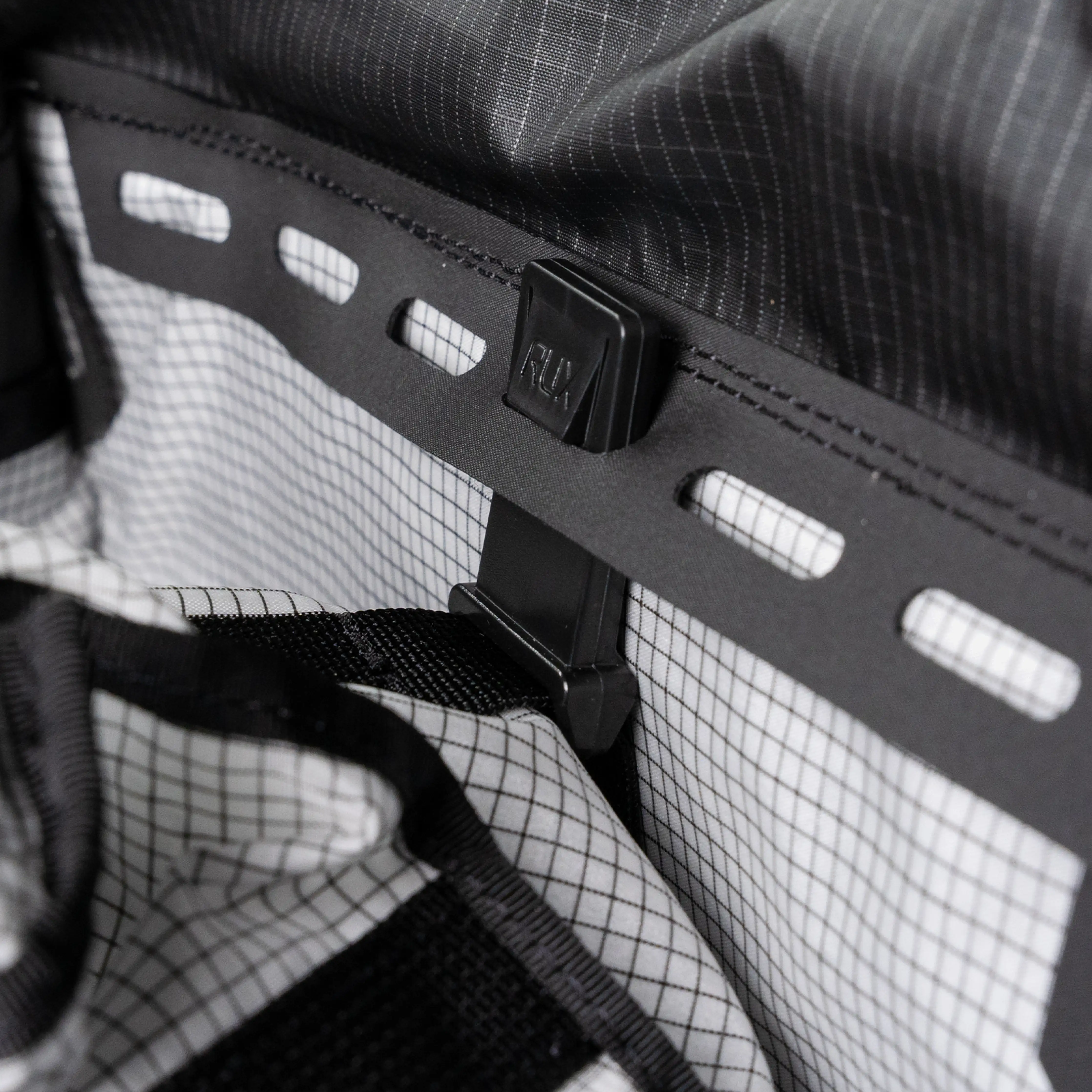 RUX Duffel Box 75L - Black